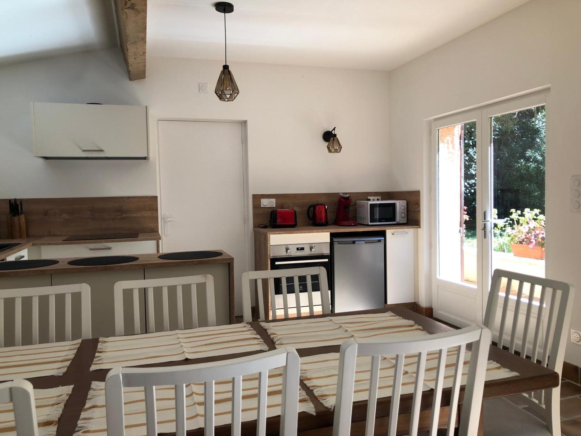 Gite En Provence Dans Grand Jardin Avec Piscine Partagee Cornillon-Confoux Exterior photo