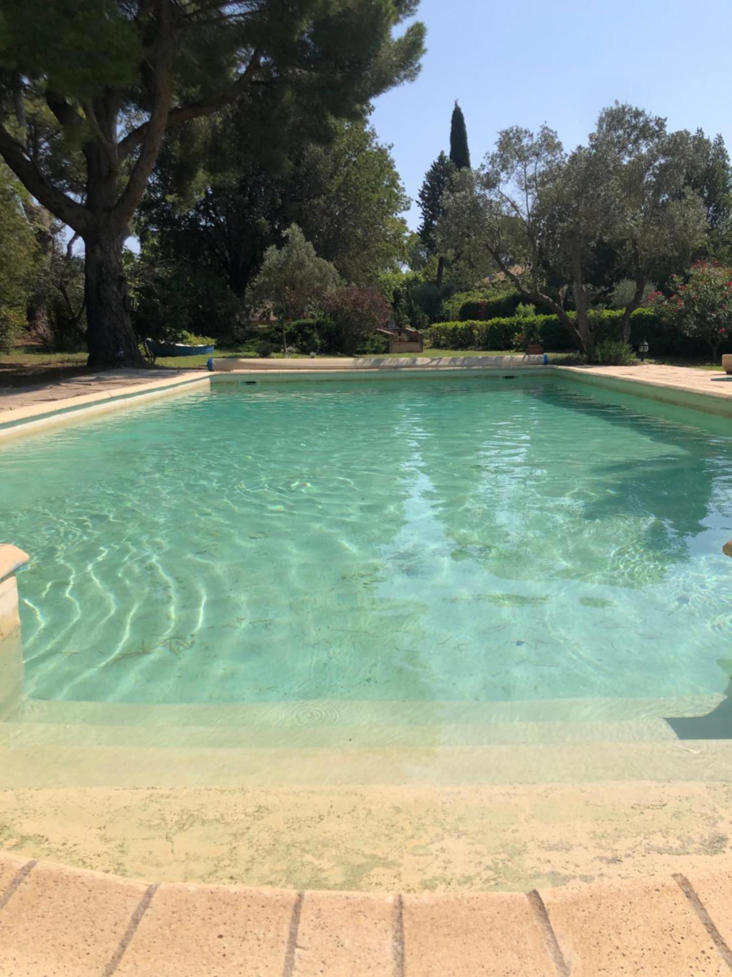 Gite En Provence Dans Grand Jardin Avec Piscine Partagee Cornillon-Confoux Exterior photo