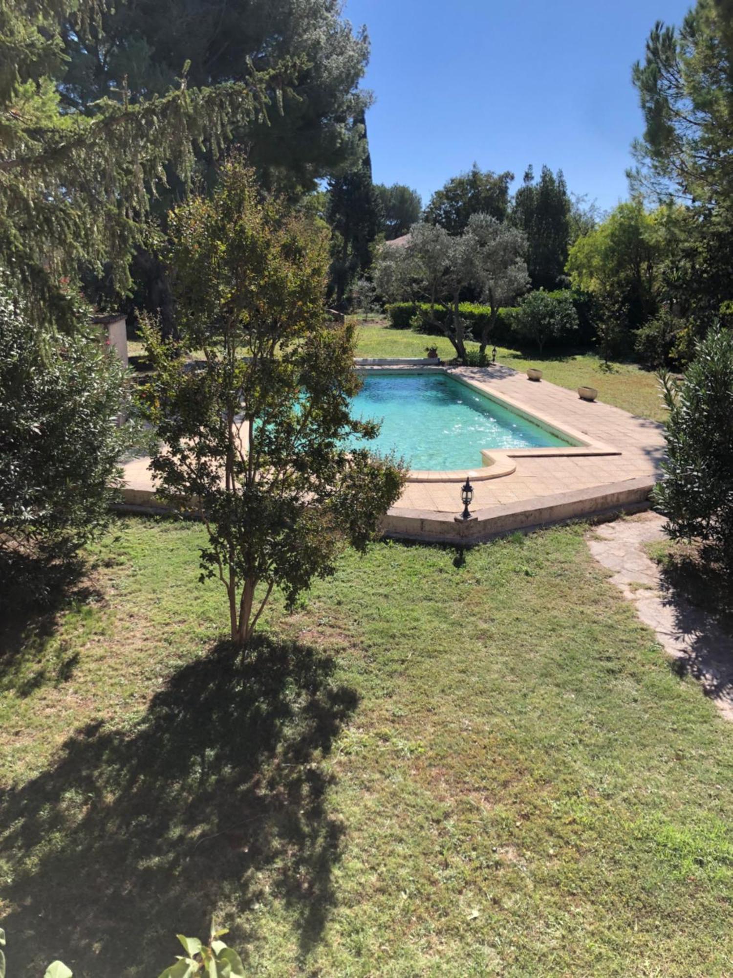 Gite En Provence Dans Grand Jardin Avec Piscine Partagee Cornillon-Confoux Exterior photo